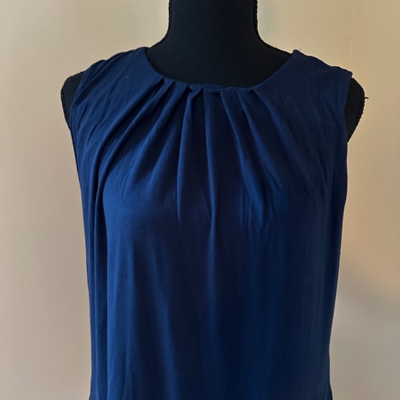 **ROZ & ALI* Navy Sleeveless Top Size XS - Picture 2 of 7